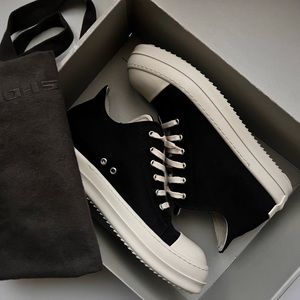 RICK OWENS DRKSHDW
Black License Plate Low Sneakers
Size: 43